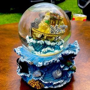 A snow globe of Noah and the ark.